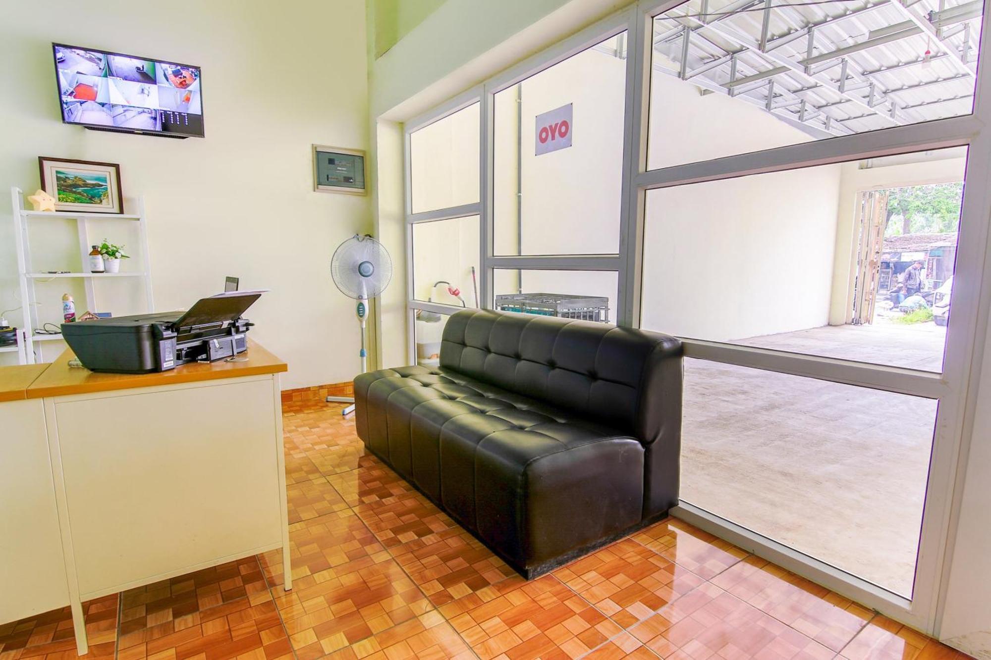 Oyo 3493 Nami House Hotel Medan Luaran gambar
